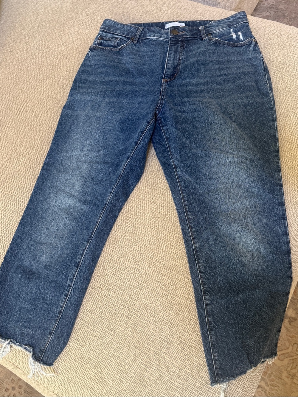 LOFT Curvy, High-Rise Dark Blue Women’s Jeans. Frayed Hem. Size 8/29 P